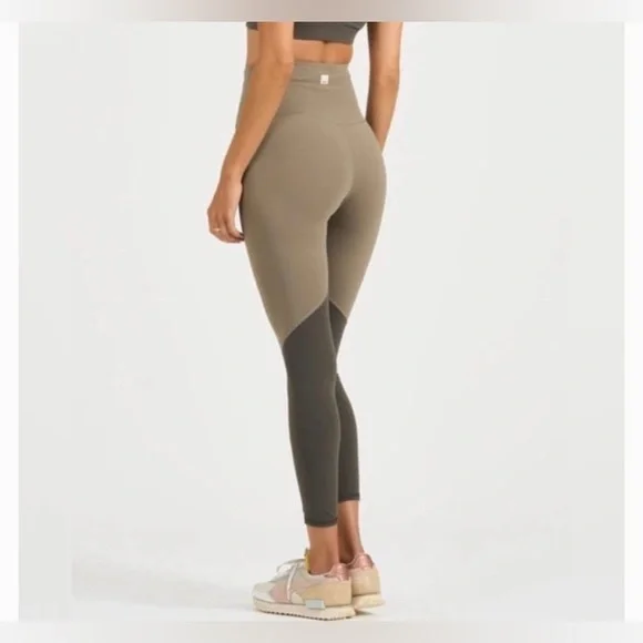 Vuori•High Rise Colorblock Studio Legging•Light Oregano Green•10/10 EUC•Sz XS - Picture 6 of 16